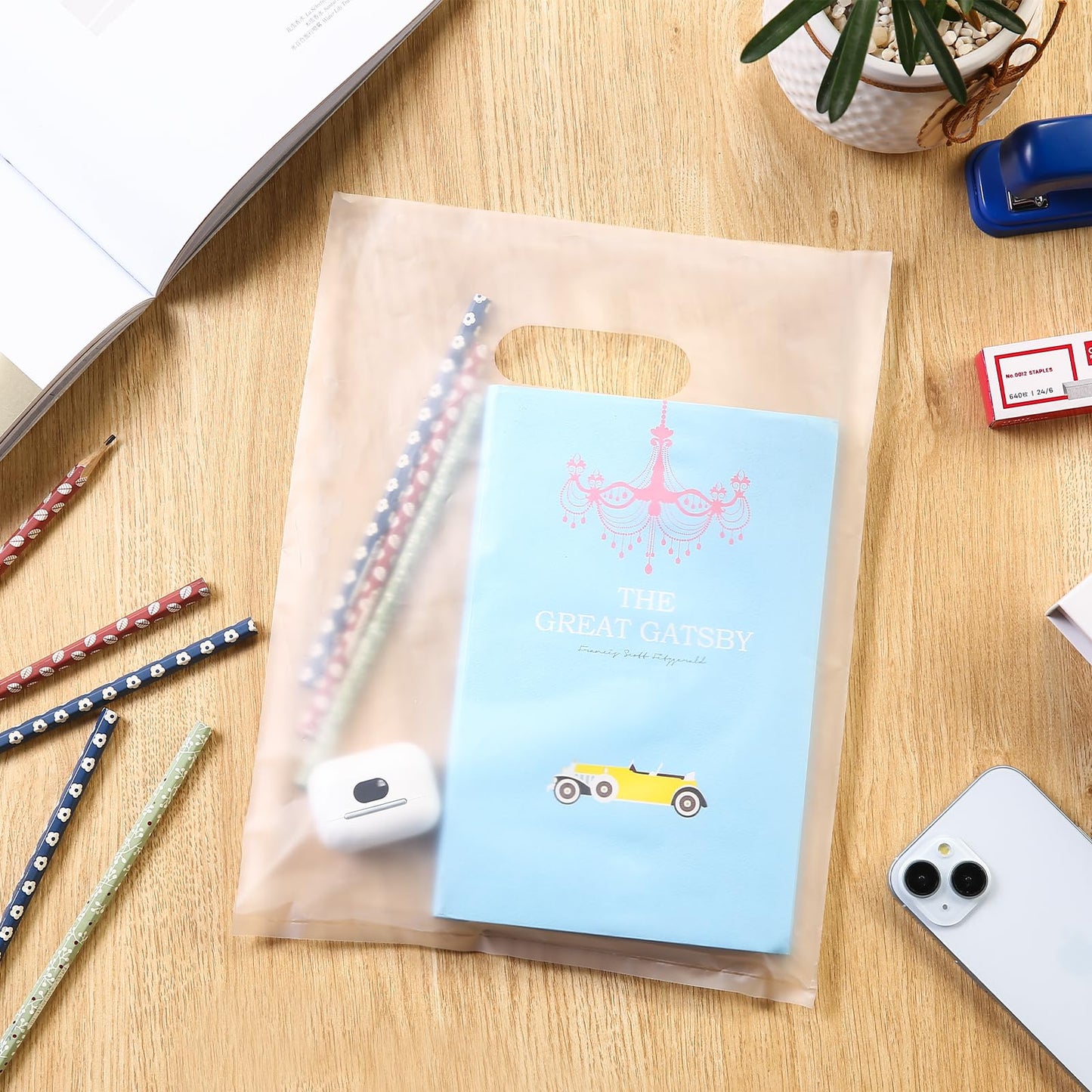 GoClimber 100 Pack Clear Plastic Bags, 9"x12" Merchandise Bags With Die Cut Handles for Retail, Small Business, Boutique Stores, Gifts