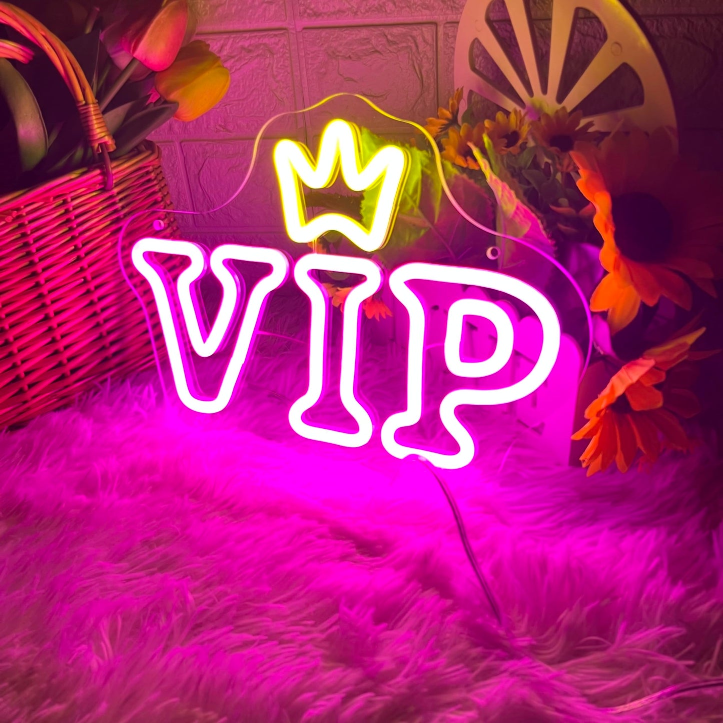 Hdjsign Vip Neon Sign Vip Lounge Neon Light For Wall Decor Usb Powered Letter Vip Crown Light Up Signs Bar Pub Club Hotel Beauty Room Game Room Decor Birthday Gift (12X8.62)