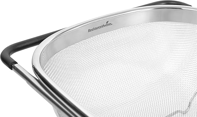 Restaurantware Colander 1 Count 5.5 qt Dishwasher-Safe Stainless Steel Coarse Mesh Colander with Over-The-Sink Expandable Handles Kitchen Strainer Basket for Pasta, Fruits, and Vegetables