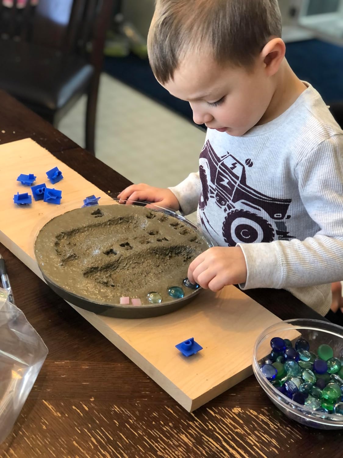 DIY Stepping Stone Kit with Color Pigment, Handprint Stepping Stone, Mother's Day Gift, Footprint Stepping Stone (10 Inch, Gray)