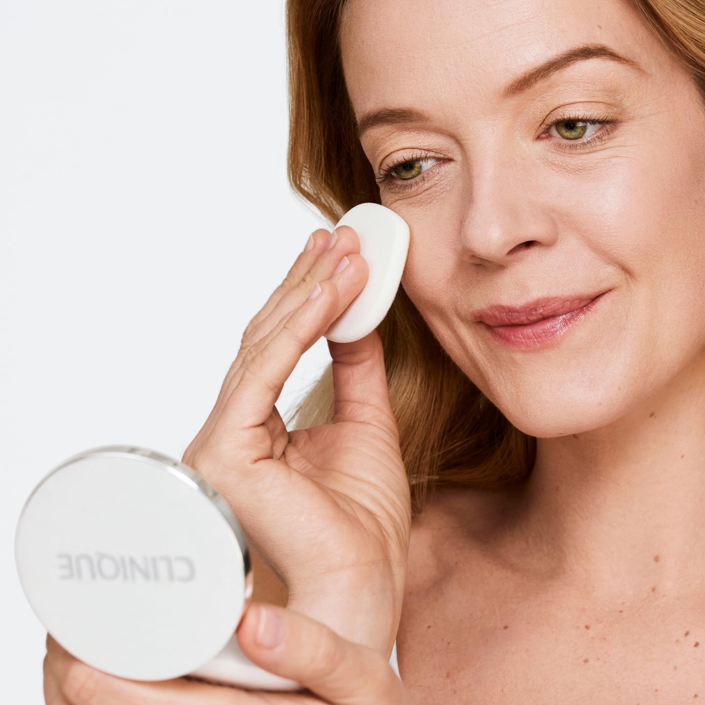 Clinique Beyond Perfecting Powder Lightweight Full Coverage Foundation + Concealer For Dry Combination to Oily Skin Types, Vanil