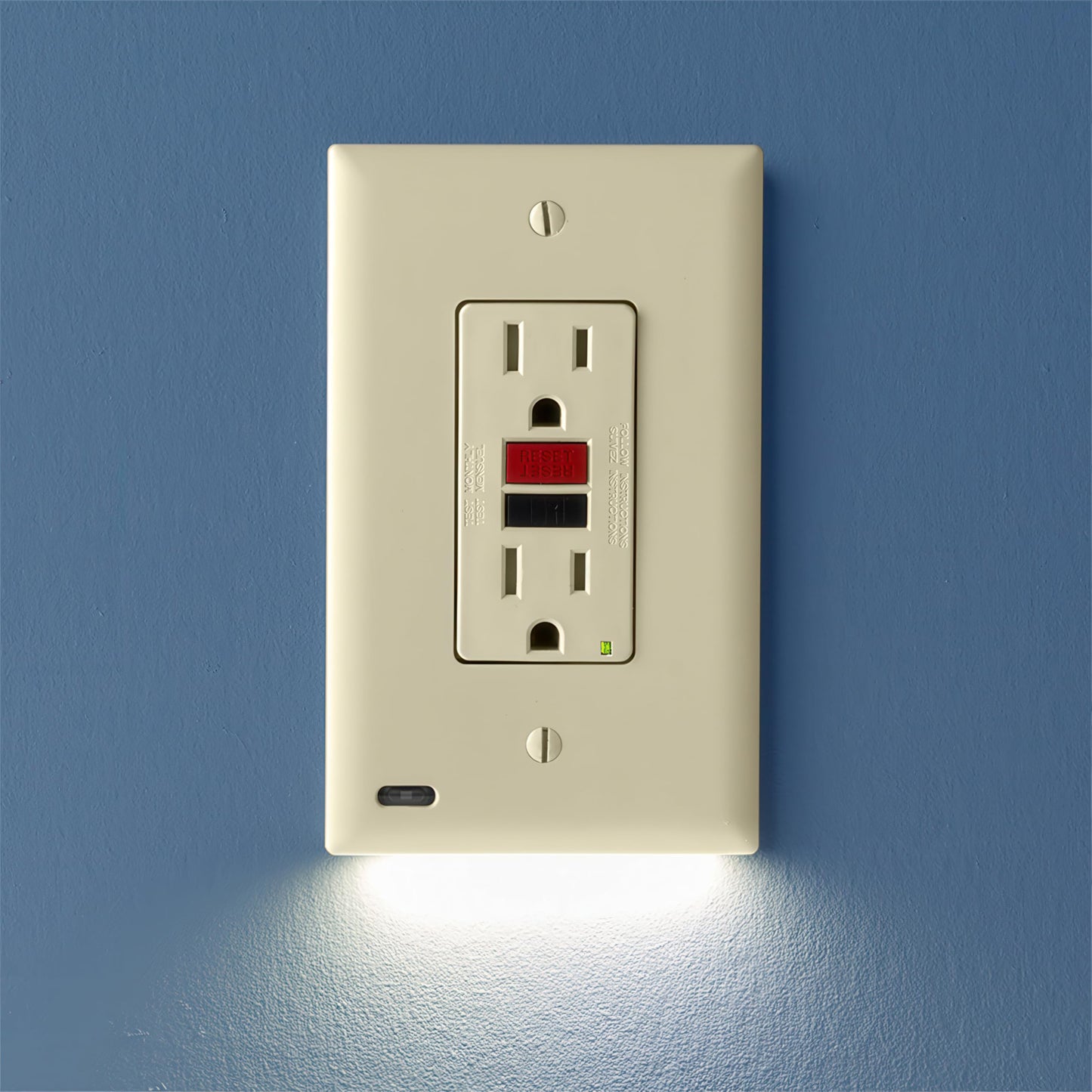 SnapPower GuideLight - GFCI Outlet Wall Plate with Auto On/Off Sensor - Light Almond