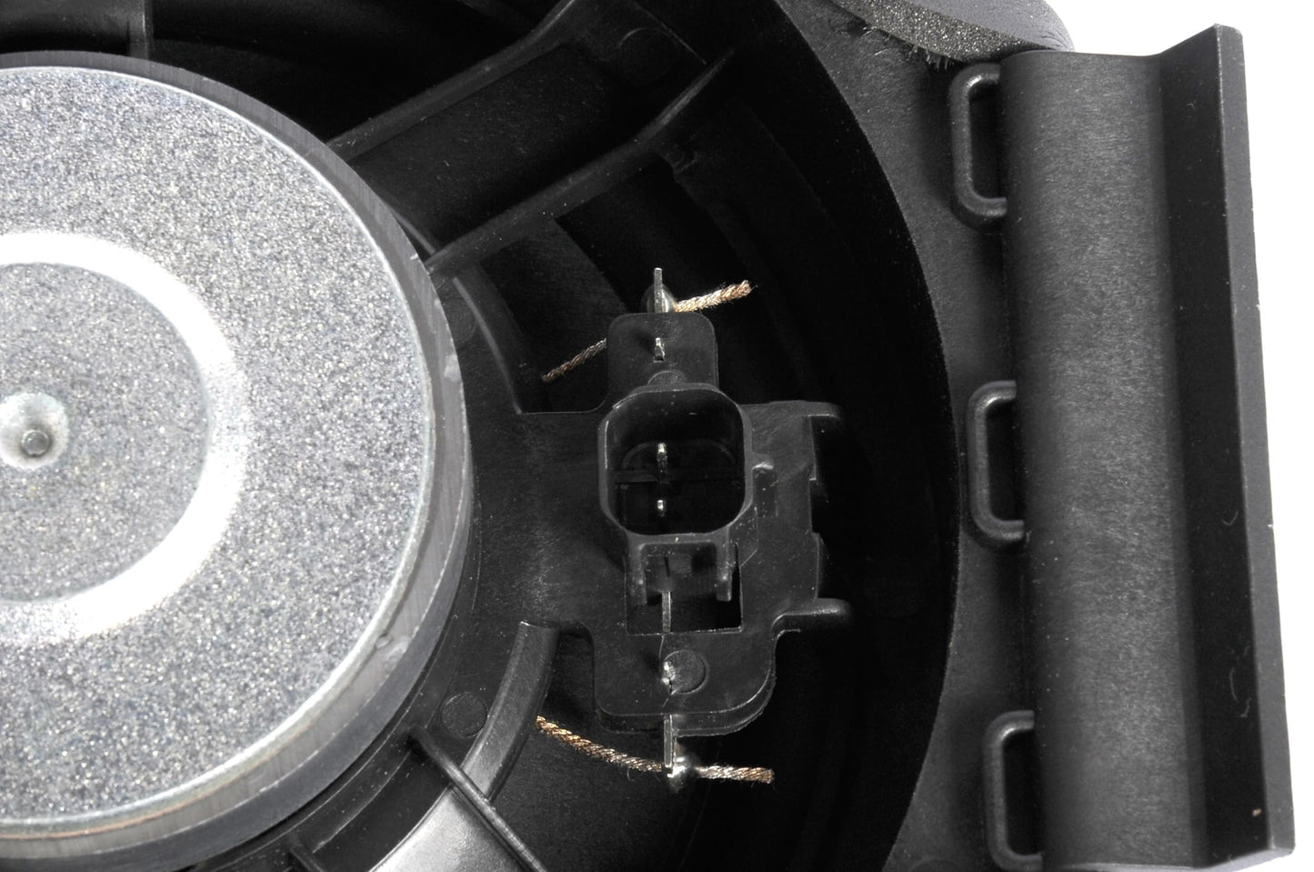 Gm Genuine Parts 95937946 Front Door Radio Speaker