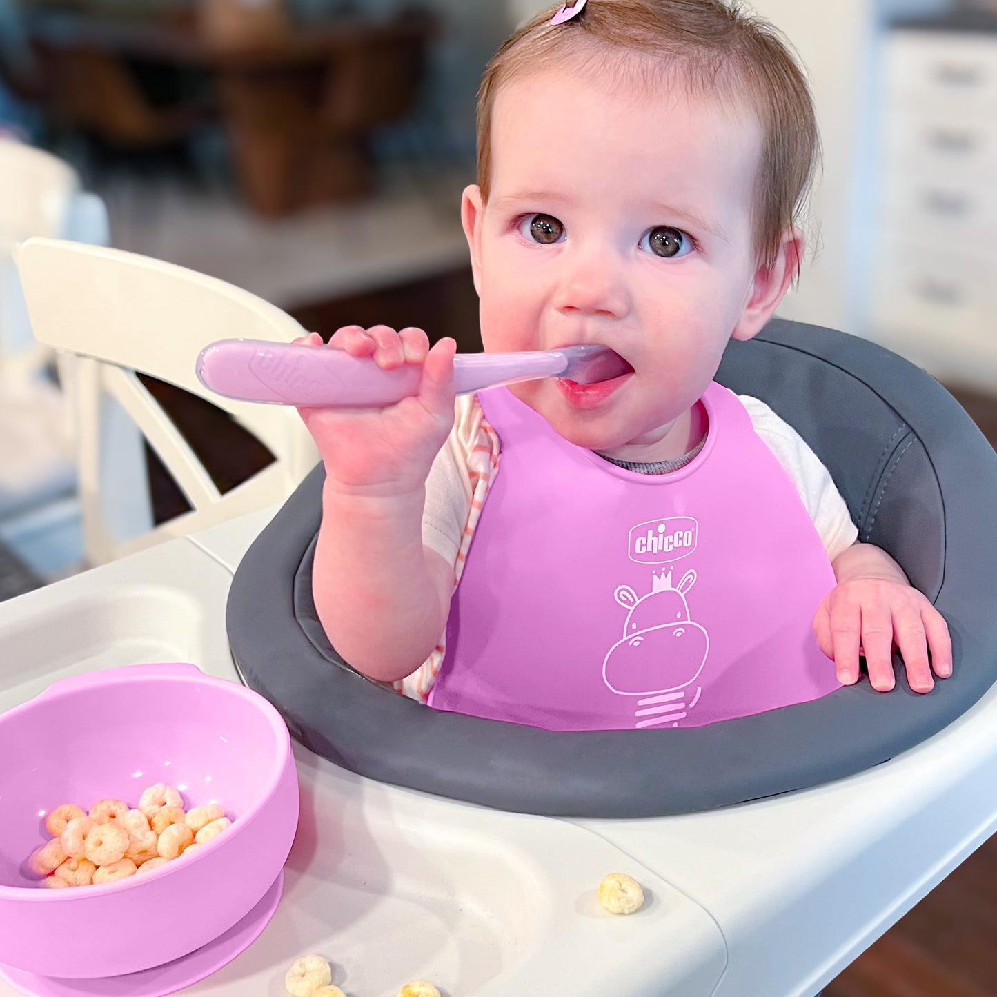 Chicco Easy Start Silicone Feeding Set | Dishes for Baby-Led Weaning | Suction Bowl | Adjustable Silicone Bib | Soft Silicone Spoon | BPA-Free | 3 Piece Set | 6m+ | Pink