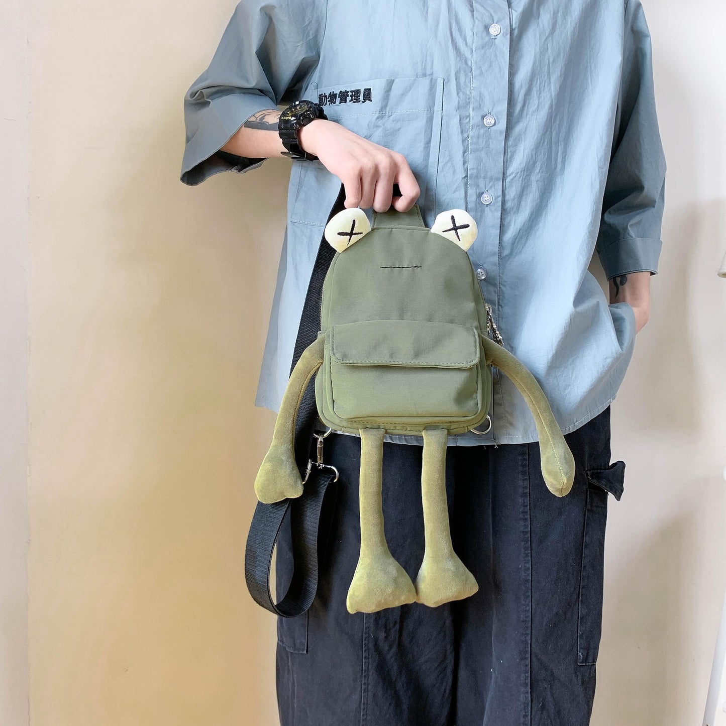VIVUHTCC Frog Crossbody Handbags For Women Men Cute Shoulder Bag Nylon Sling Chest Bag Casual Travel Hiking Daypack (Green)