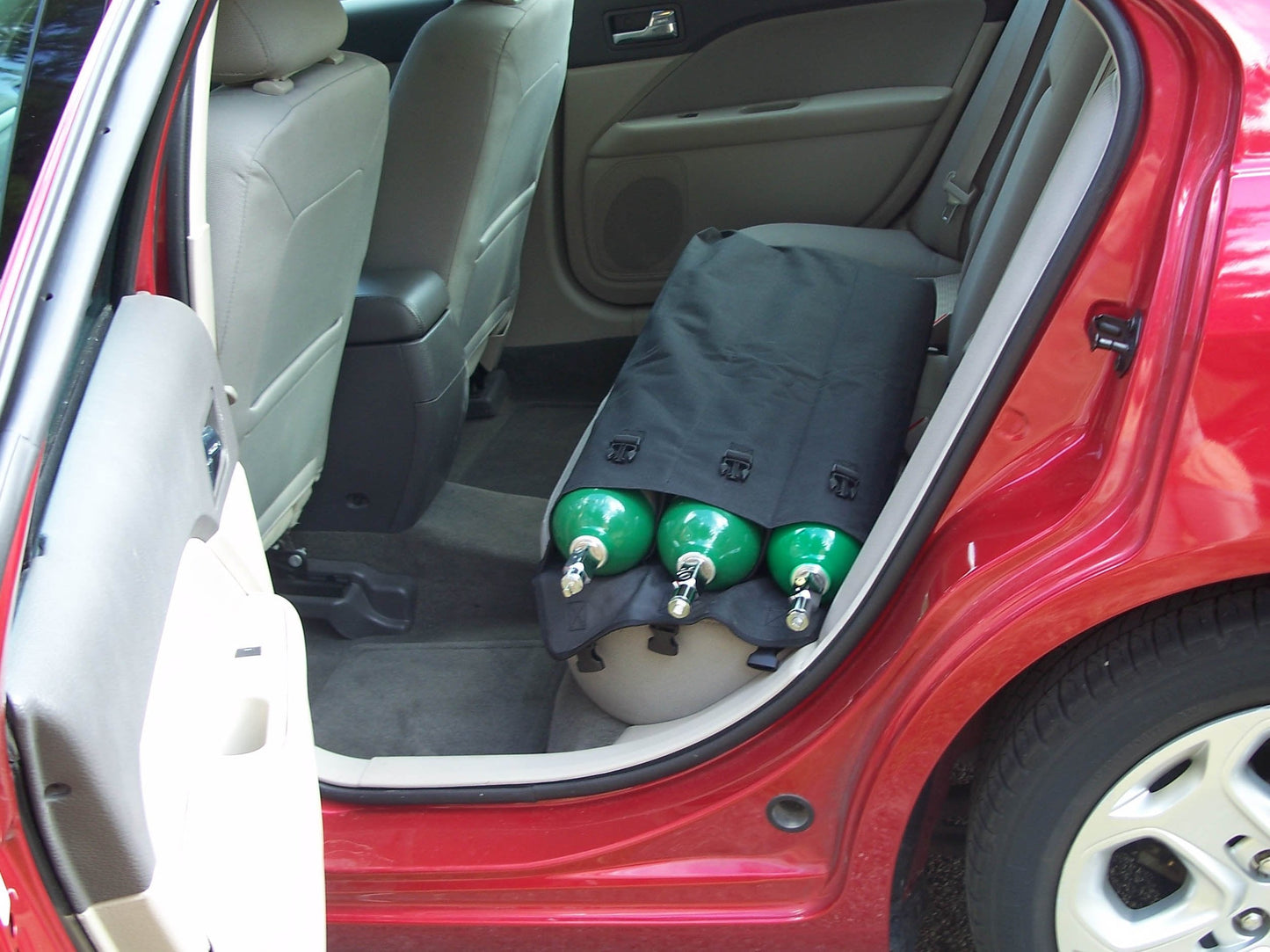 CarMate Cylinder Carrier - Holds 3 D or E Oxygen cylinders