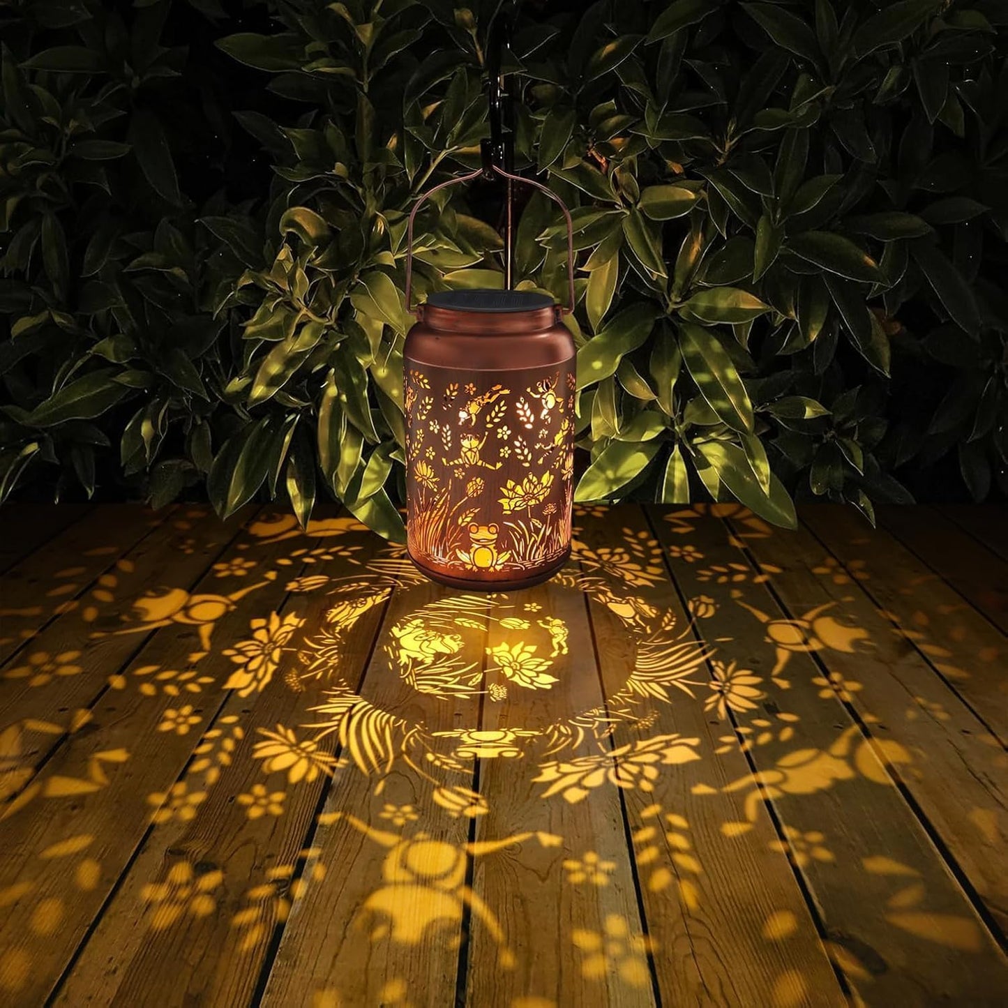 2 Pack Solar Lanterns Outdoor Waterproof, Frog Garden Decor Gifts for Women Mom Grandma Hanging Solar Lights Metal Solar Decoration Outside for Yard, Patio, Lawn, Pathway