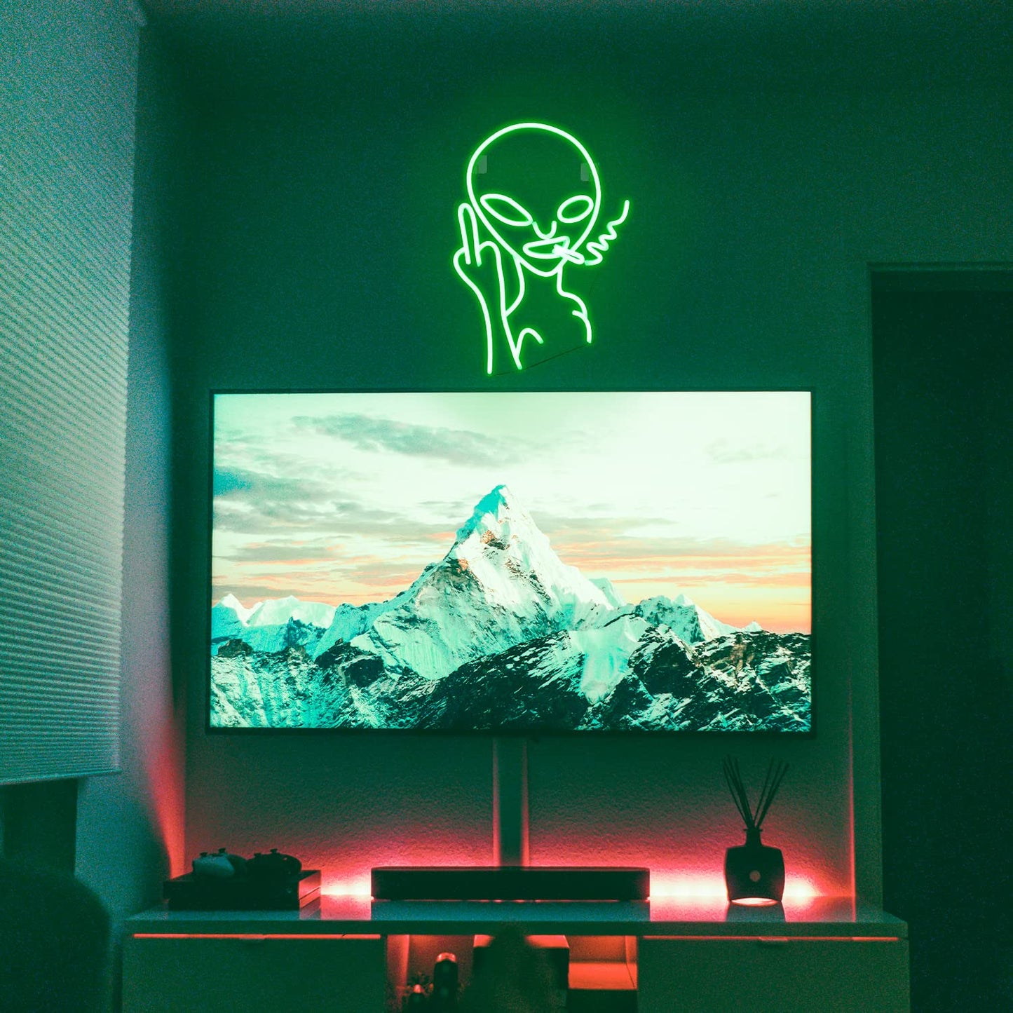 LUCUNSTAR Green Alien Neon Sign LED Wall Decor - Acrylic for Bedroom, Game Room, Pub, Hip Hop Party