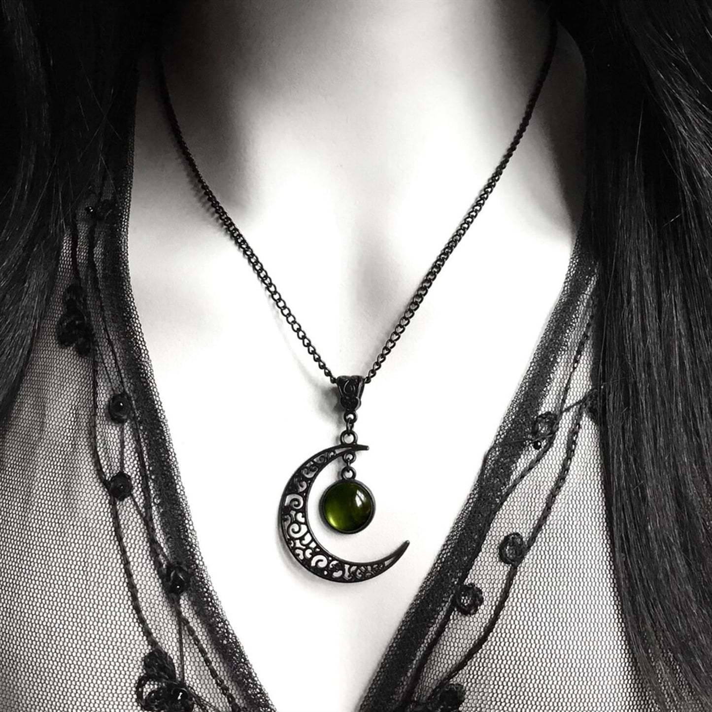 Rrdaily Gothic Moon Crystal Necklace Punk Style Moon Pendant Necklaces Vintage Black Crescent Necklace Dark Gothic Necklaces Hal