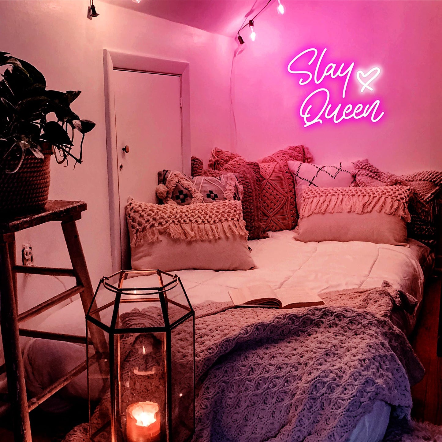 Kavaas Neon Sign Slay Queen 15.3in x 12.6in Pink LED Light Up Wall Decor for Bedroom, Bar, Office, Dorms