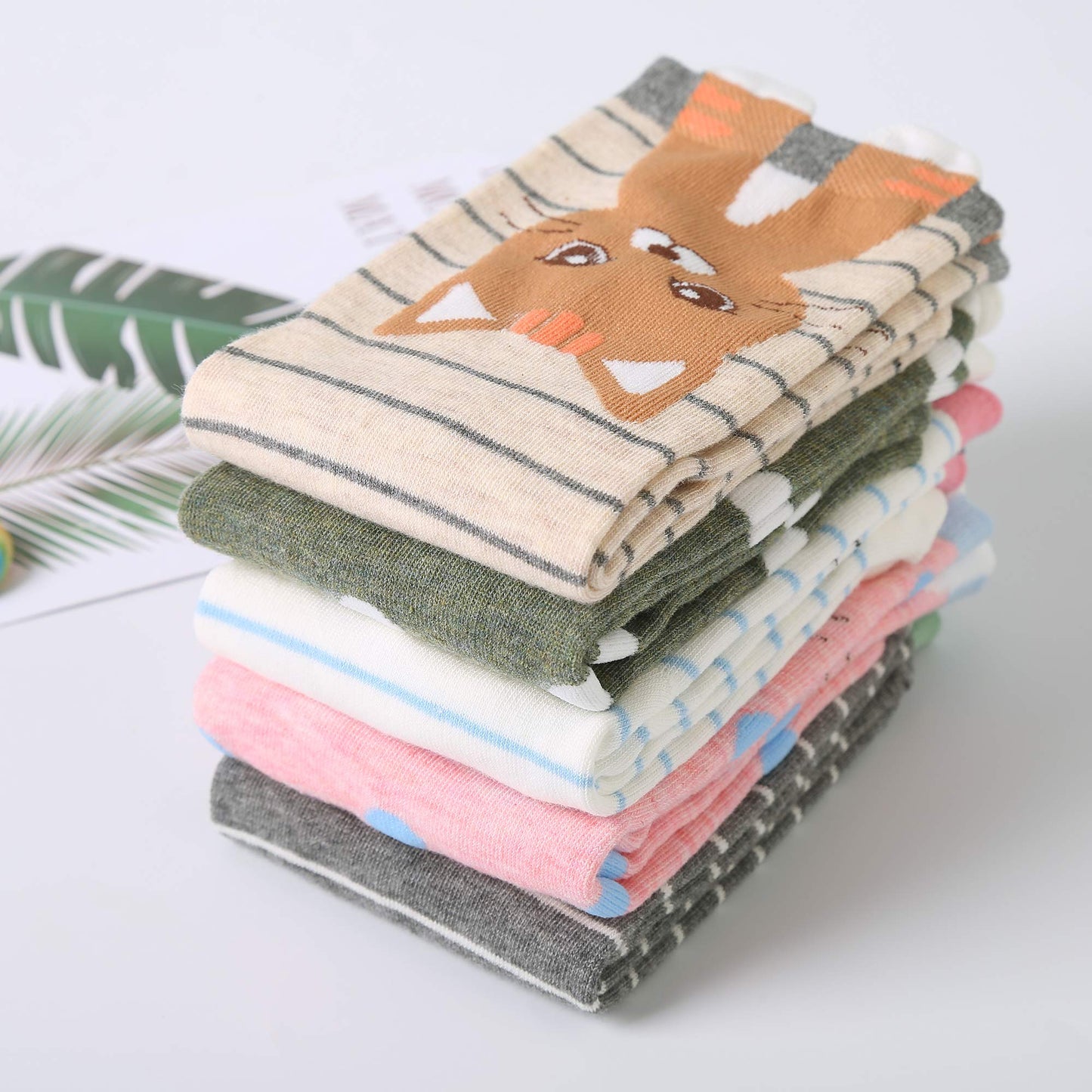 Tosewever 5 Pairs Womens Cute Animal Casual Socks for Girls, Funny Cozy Lovely Cat Dogs Anime Cotton Novelty Crew Sock for Women Gifts (Dot Striped Cats)