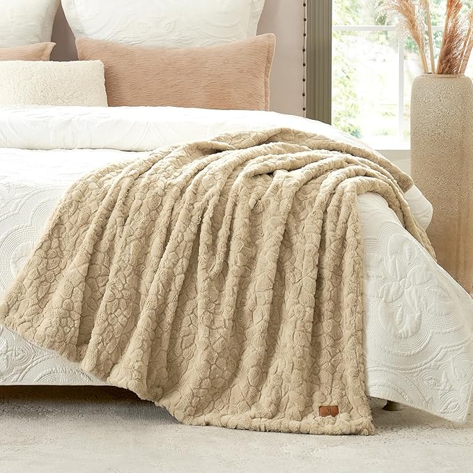 Cozy Bliss Faux Fur Throw Blanket for Couch, Fuzzy Soft Plush Thick Warm Fluffy Reversible Wave Textured Blanket for Sofa Bedroom Living Room, 55 * 70 Inches Kahki