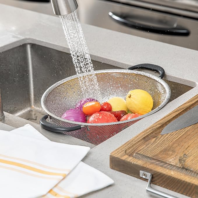 Restaurantware Colander 1 Count 5 qt Dishwasher-Safe Stainless Steel Mesh Colander with Soft-Grip Handles Kitchen Strainer Basket for Pasta, Washing Rice, Fruits, and Vegetables, Kitchen Prep Tool