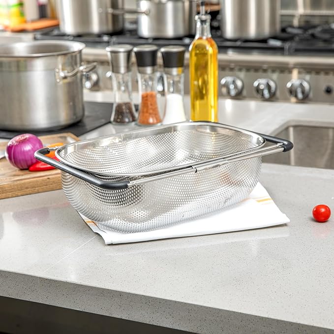 Restaurantware Colander 1 Count 5.5 qt Dishwasher-Safe Stainless Steel Coarse Mesh Colander with Over-The-Sink Expandable Handles Kitchen Strainer Basket for Pasta, Fruits, and Vegetables