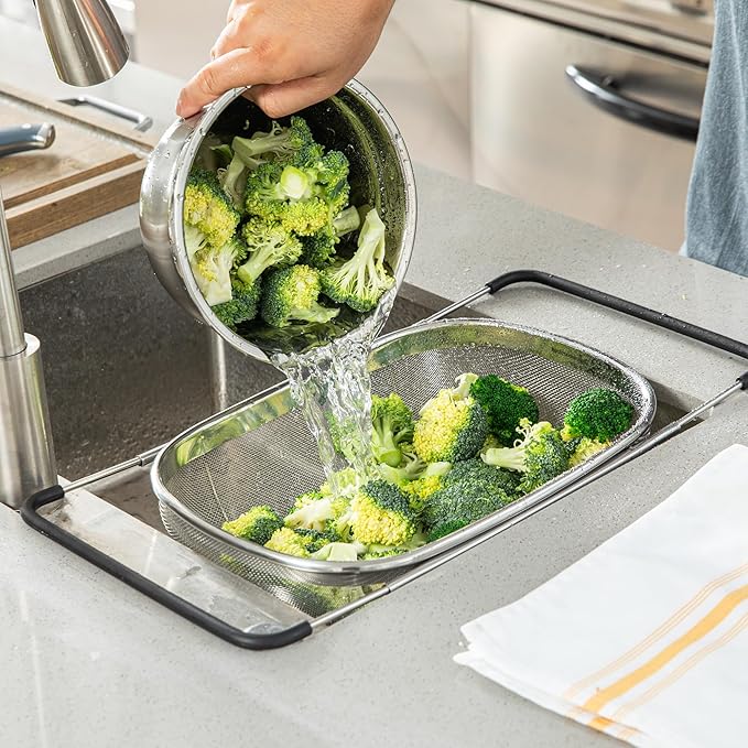 Restaurantware Colander 1 Count 5.5 qt Dishwasher-Safe Stainless Steel Coarse Mesh Colander with Over-The-Sink Expandable Handles Kitchen Strainer Basket for Pasta, Fruits, and Vegetables
