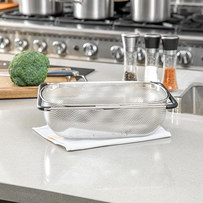 Restaurantware Colander 1 Count 5.5 qt Dishwasher-Safe Stainless Steel Coarse Mesh Colander with Over-The-Sink Expandable Handles Kitchen Strainer Basket for Pasta, Fruits, and Vegetables