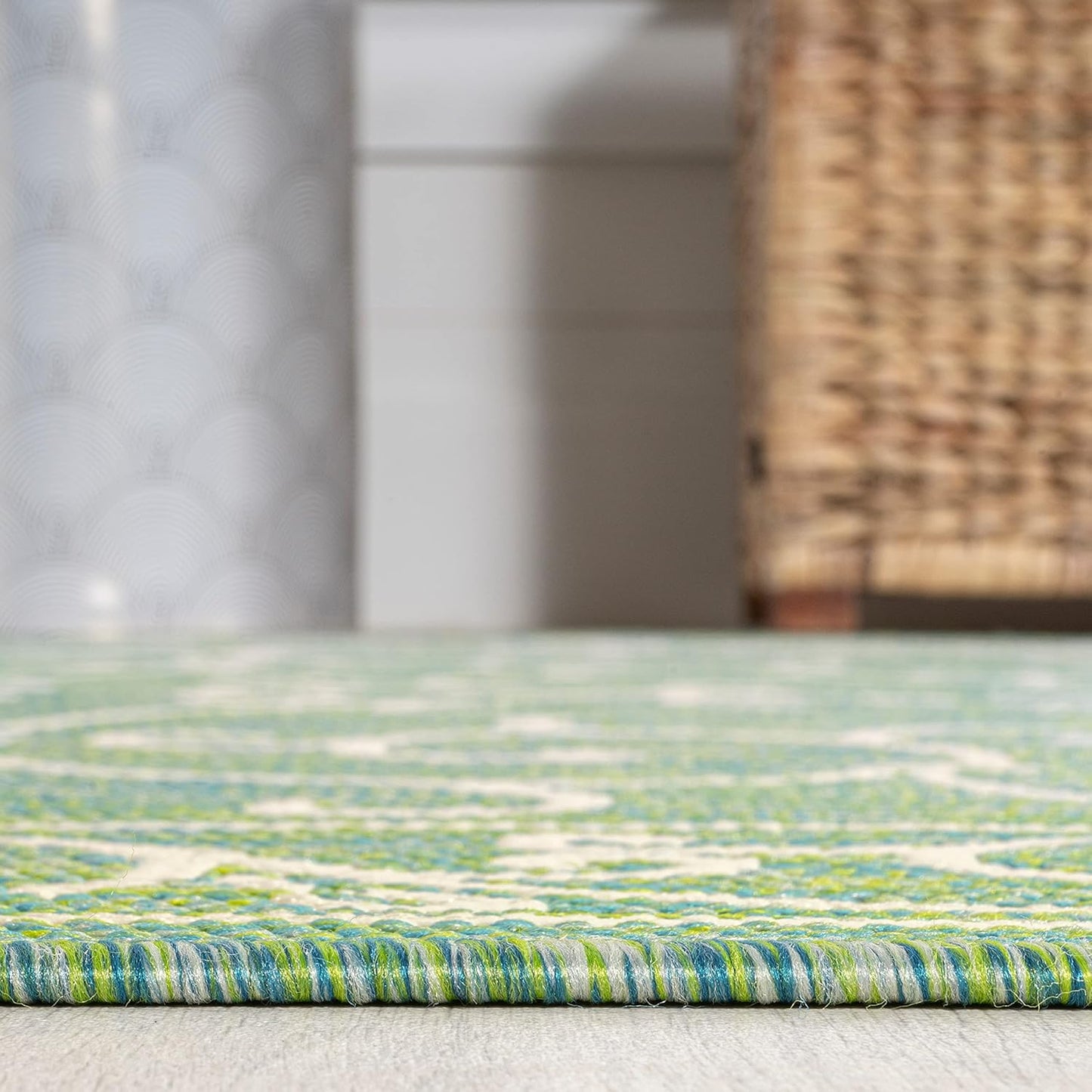 JONATHAN Y Vintage Filigree Indoor Outdoor Runner Rug 2X8 Green/Ivory, Charleston Textured Weave for Backyard, Patio, Porch, Easy-Cleaning, High Traffic, Pet-Friendly, Non-Shedding (SMB106K-28)