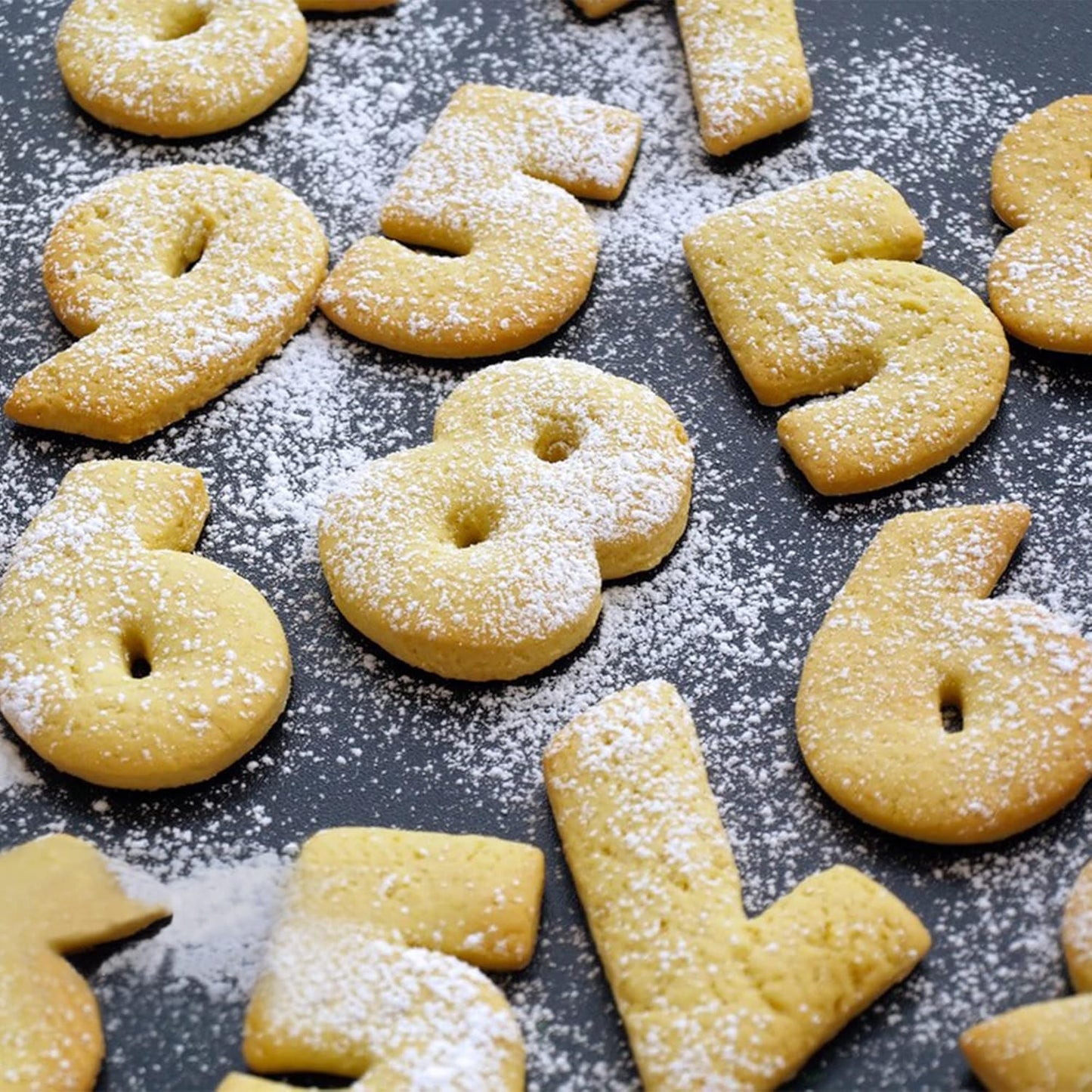 9PCS Number Cookie Cutters Set, Birthday Numbers 0-8(6 Reverses to 9), 4 Inches Stainless Steel Cookie Cutters for Baking, Number Shaped Baking Tool for Homemaking Biscuit, Cookie, Dough
