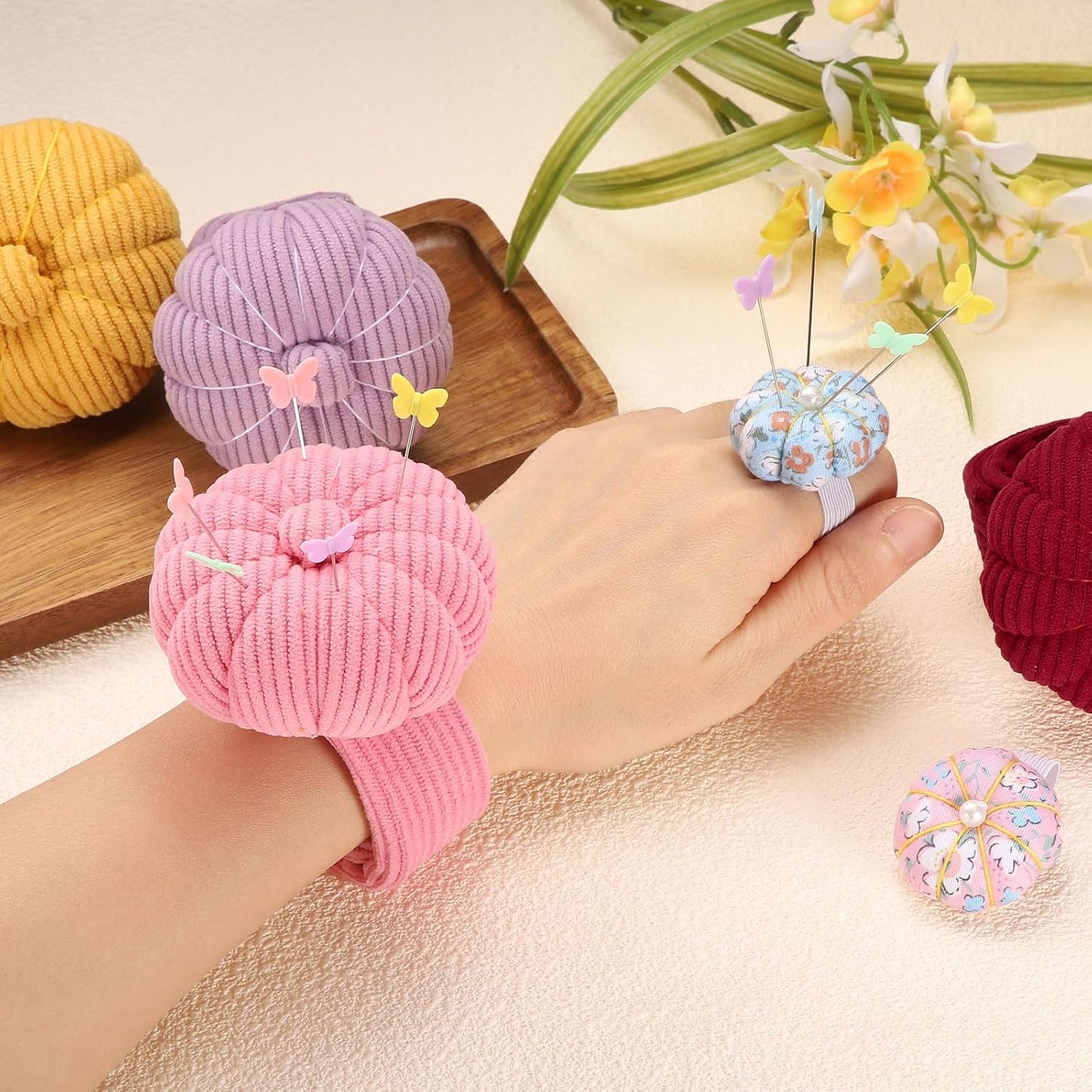 HARFINGTON Wrist Pin Cushions, Sewing Needle Pin Cushion Adjustable Strap with Elastic Strap Finger Ring Pincushions Fit All Wrist Sizes for Sewing Quilting Needlework DIY Crafts, Purple/Blue