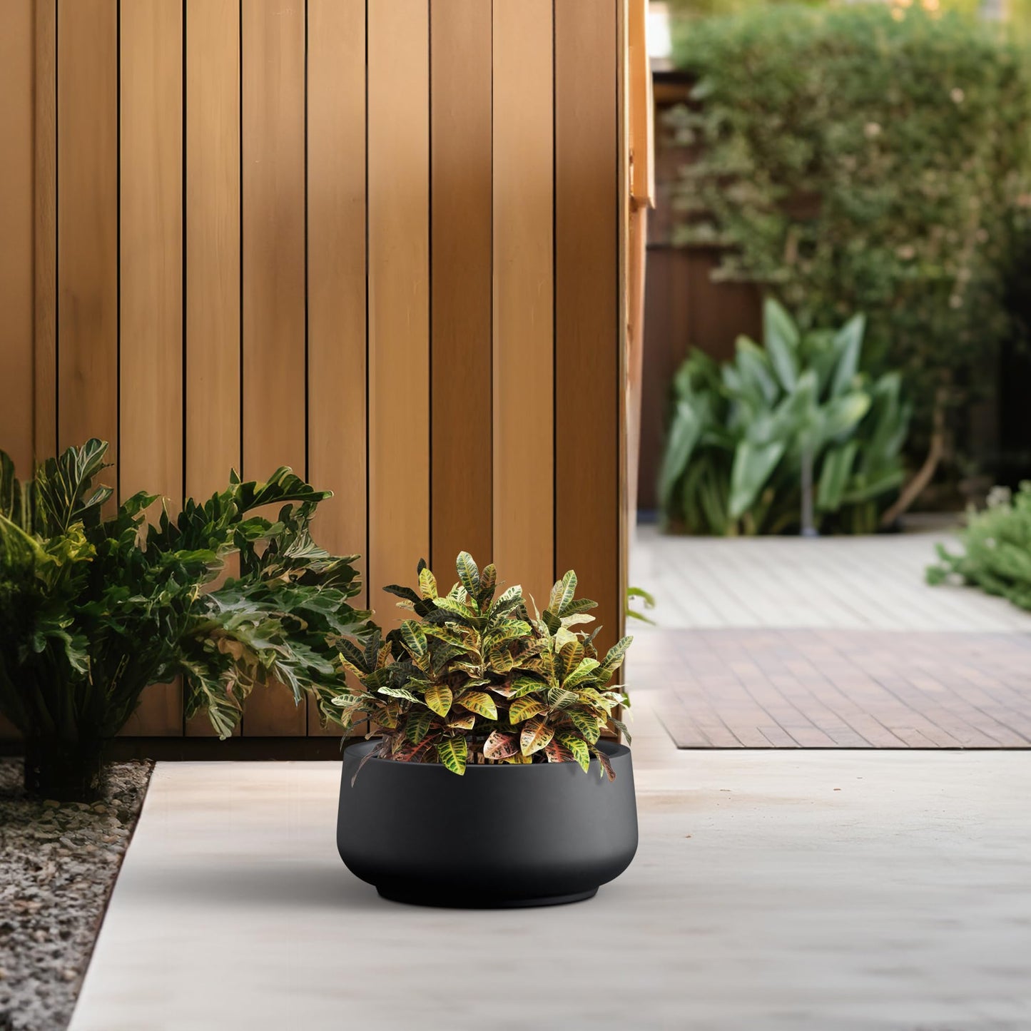Kante 13.4" Dia Round Curvy Concrete Planter, Large Plant Pots with Drainage Hole and Rubber Plug for Indoor Outdoor Plants, Flower Pot for Home Garden Patio Porch, Black