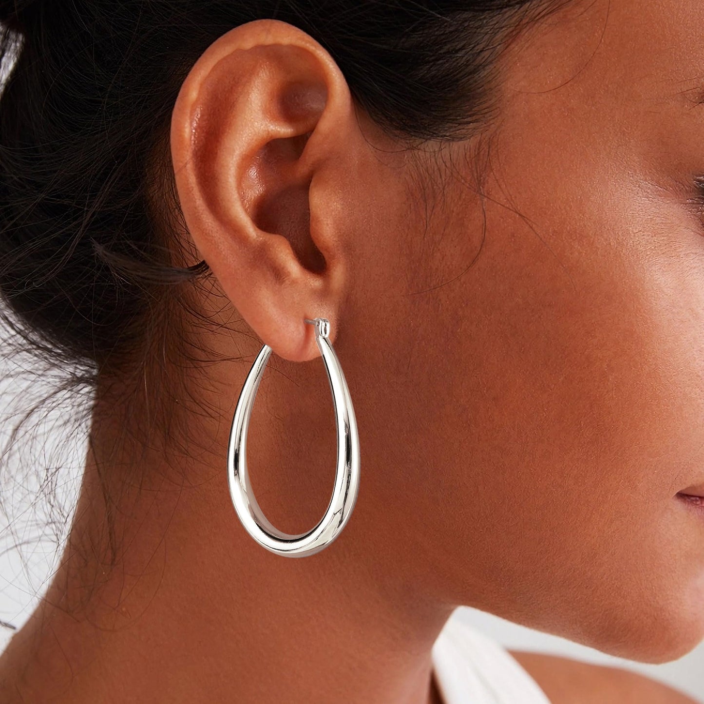 Gacimy Silver Chunky Hoop Earrings for Women, 14K White Gold Plated Oval Hoop Medium Earrings with 925 Sterling Silver Post, 40m