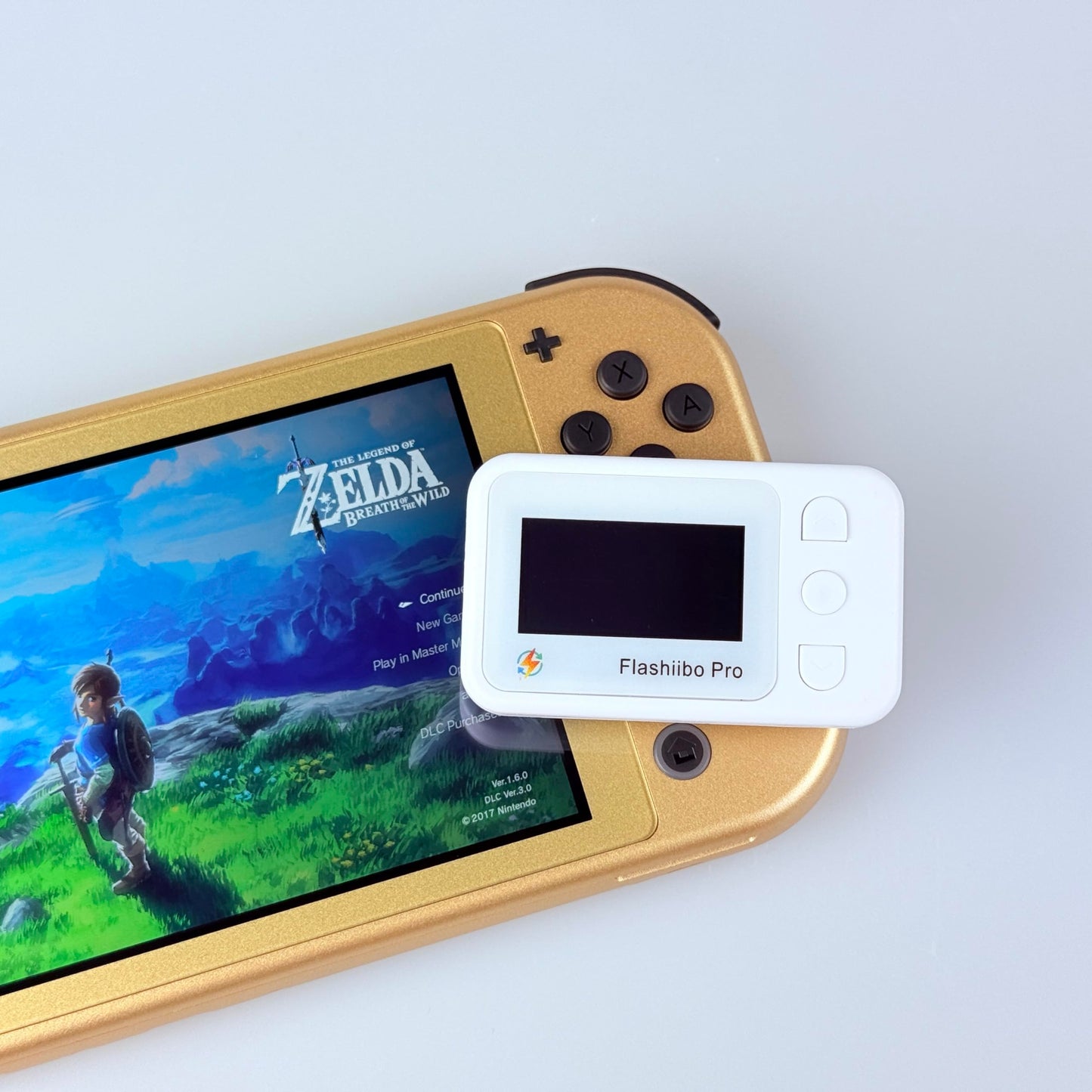 Flashiibo Pro NFC Emulator, NFC Tag Emulator, 3000+ Saves, Unlimited Rewrite, Auto UID Regen, Rechargeable Battery , 1.4" OLED Screen, Compatible with 50+ Games on Switch 1 & 2 (White)