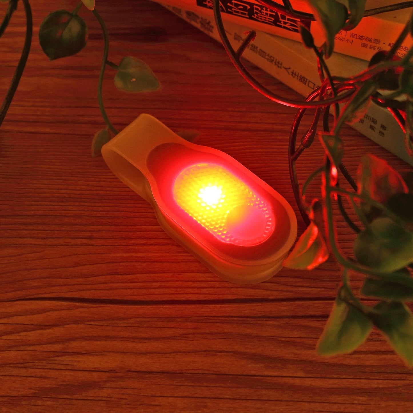 ALONEFIRE Nightlight LED Clip-on Flashlight 3 Modes Magnetic Surface Model SKU2157 Color SKU2157