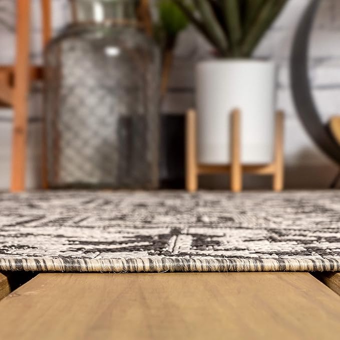 JONATHAN Y SMB105D-4R Estrella Bohemian Medallion Textured Weave Black/Gray 4' Round Indoor/Outdoor Area Rug, Pet Friendly, Non-Shedding, Stain Resistant, Easy-Cleaning for Backyard, Patio, Porch