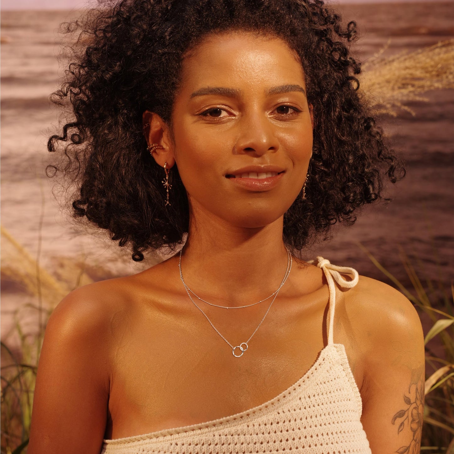 Fettero Layered Necklace Sliver Satellite Chain Choker Interlocking Infinity Hammered Circle Pendant Platinum Plated Dainty Simp