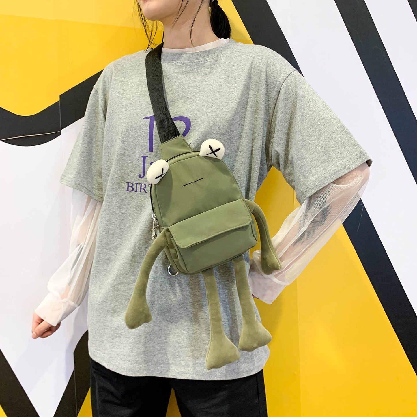 VIVUHTCC Frog Crossbody Handbags For Women Men Cute Shoulder Bag Nylon Sling Chest Bag Casual Travel Hiking Daypack (Green)