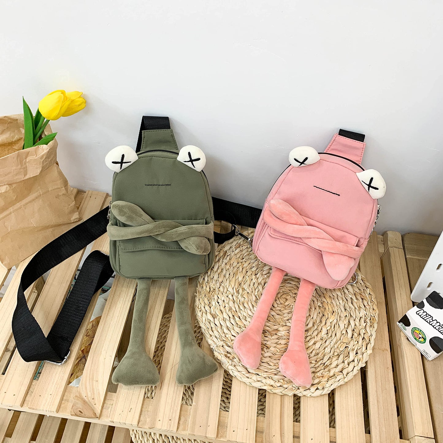 VIVUHTCC Frog Crossbody Handbags For Women Men Cute Shoulder Bag Nylon Sling Chest Bag Casual Travel Hiking Daypack (Green)