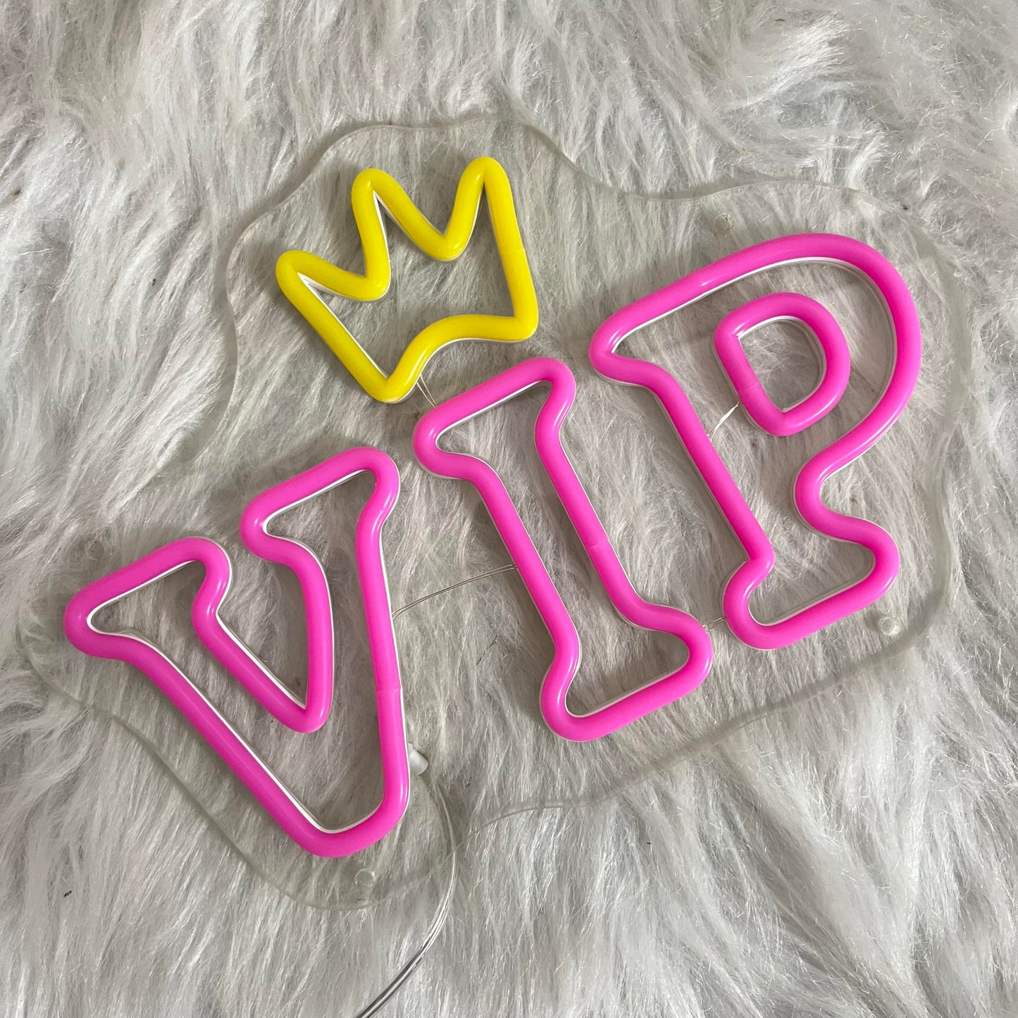 Hdjsign Vip Neon Sign Vip Lounge Neon Light For Wall Decor Usb Powered Letter Vip Crown Light Up Signs Bar Pub Club Hotel Beauty Room Game Room Decor Birthday Gift (12X8.62)