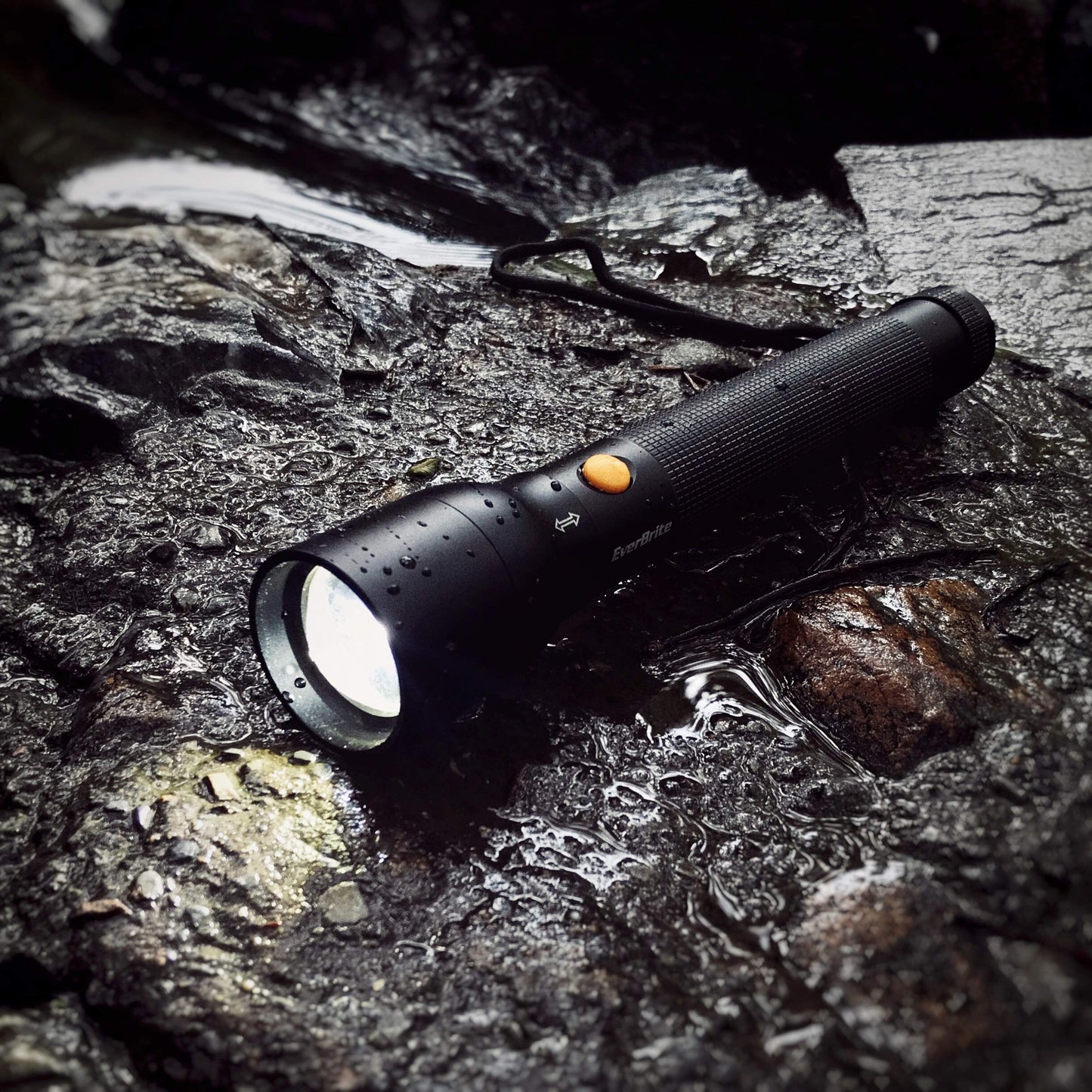 EverBrite Tactical Flashlight, 900 Lumen, Zoomable, 3 Light Modes, Aluminum, Black, Model E011115