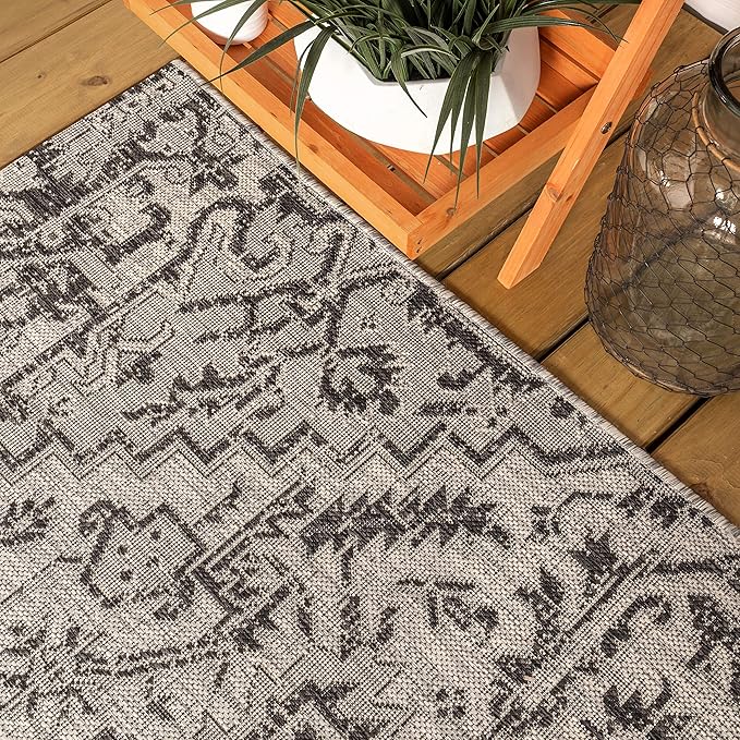 JONATHAN Y SMB105D-8R Estrella Bohemian Medallion Textured Weave Black/Gray 8' Round Indoor/Outdoor Area Rug, Pet Friendly, Non-Shedding, Stain Resistant, Easy-Cleaning for Backyard, Patio, Porch