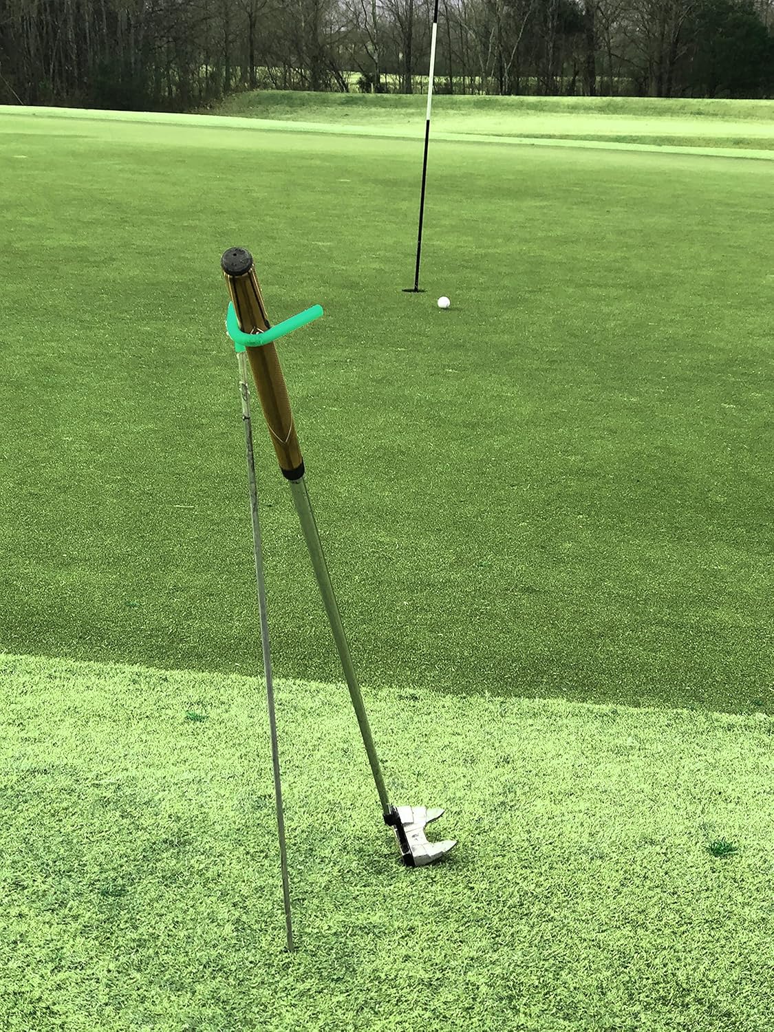 V-Shaped Golf Club Stand Keeps Your Clubs Clean, Dry & Visible, V-Stick Club Stand Made of Highly Durable Stainless Steel - Easy to Carry Golf Club Holder
