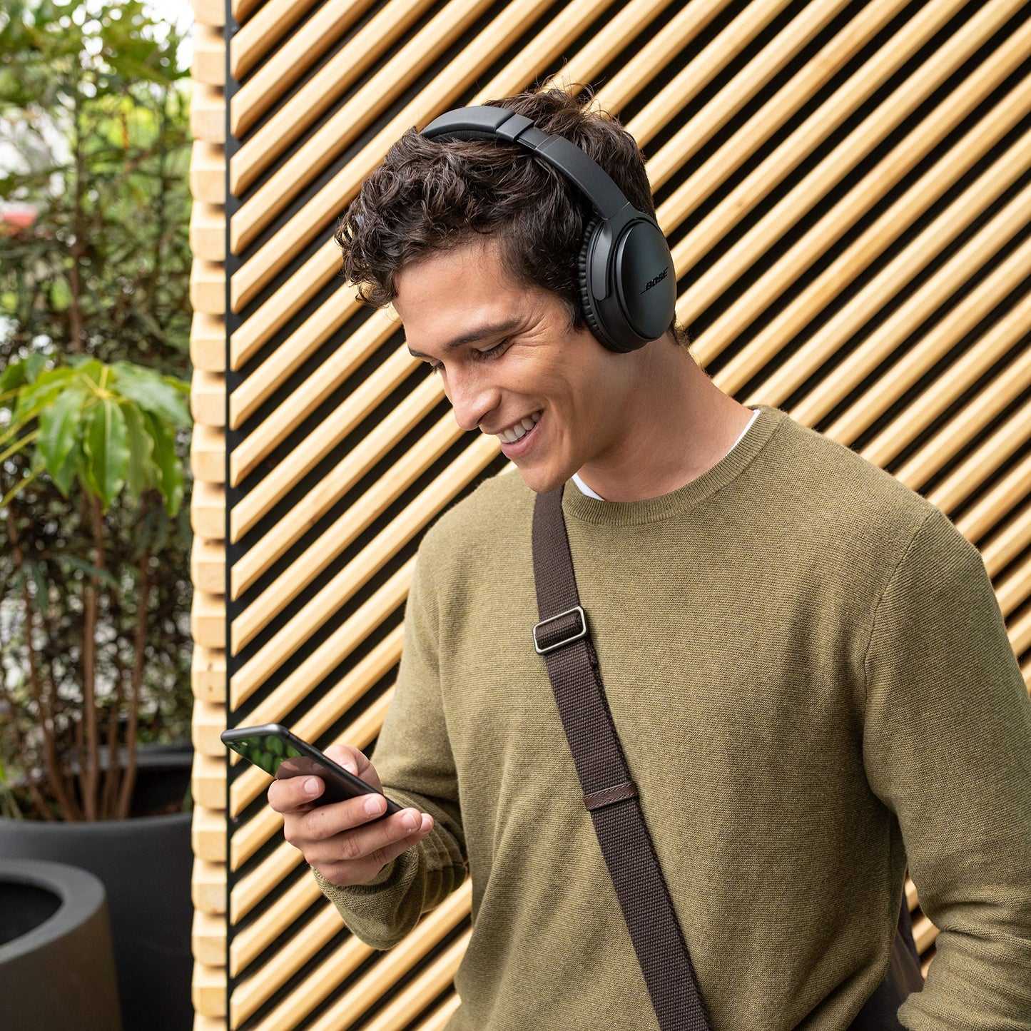 Bose QuietComfort 35 II Wireless Bluetooth Headphones with Alexa - Black (Renewed)
