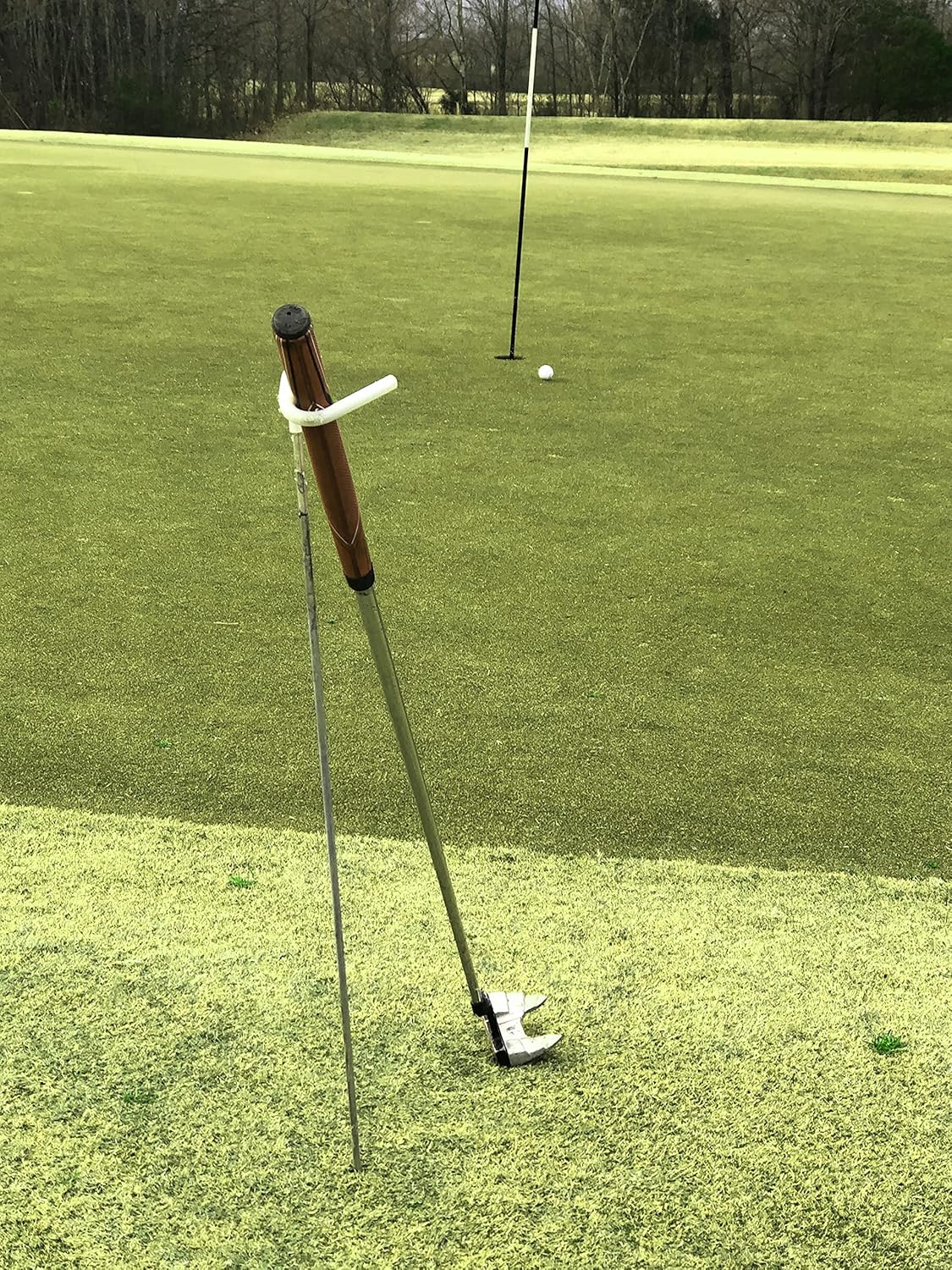 V-Shaped Golf Club Stand Keeps Your Clubs Clean, Dry & Visible, V-Stick Club Stand Made of Highly Durable Stainless Steel - Easy to Carry Golf Club Holder