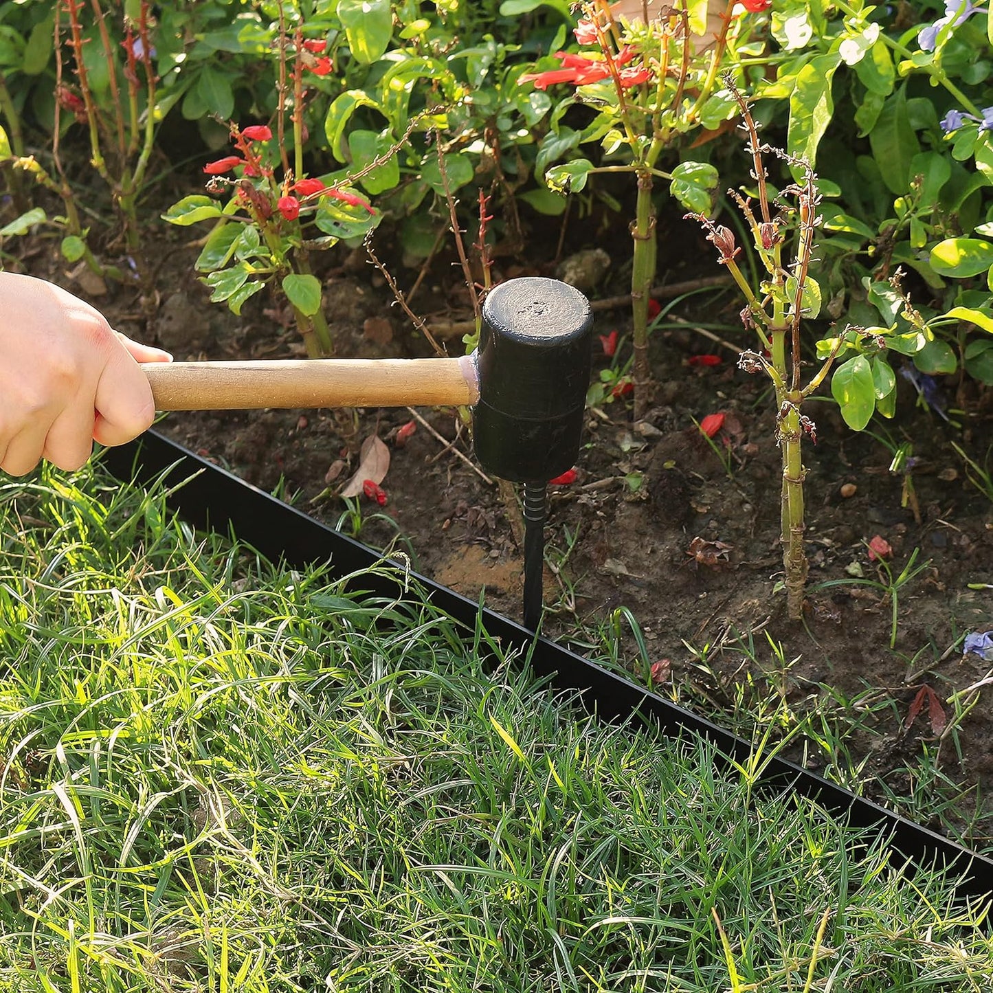 Gardzen 1.5" x 20' Landscape Edging Kit, Garden Edging Coil Comes with 24 Pcs Spikes, No Dig Lawn Border Design