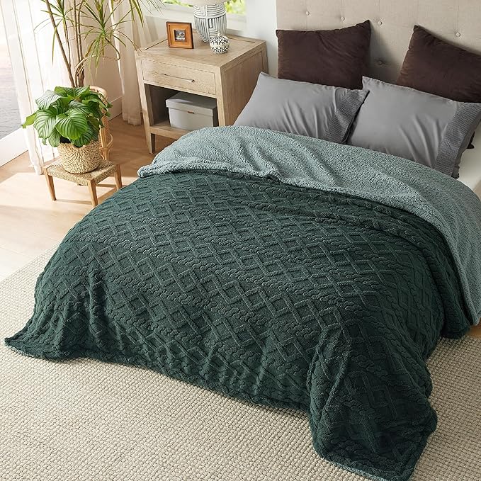 Bedsure Sherpa Queen Size Blanket for Bed - GentleSoft Fleece Fluffy & Cozy Cable Jacquard Tufted for Women Gift, Thick and Warm Blankets for Winter, Dark Green, 90x90 Inches